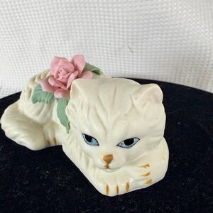 Vintage Elegant White Cat Figurine with Pink Rose